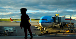 Tips para viajar en avión con niños pequeños