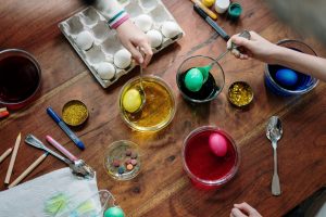 ¿Cómo pintar los huevos de Pascua? Siete ideas fáciles y bonitas para niños